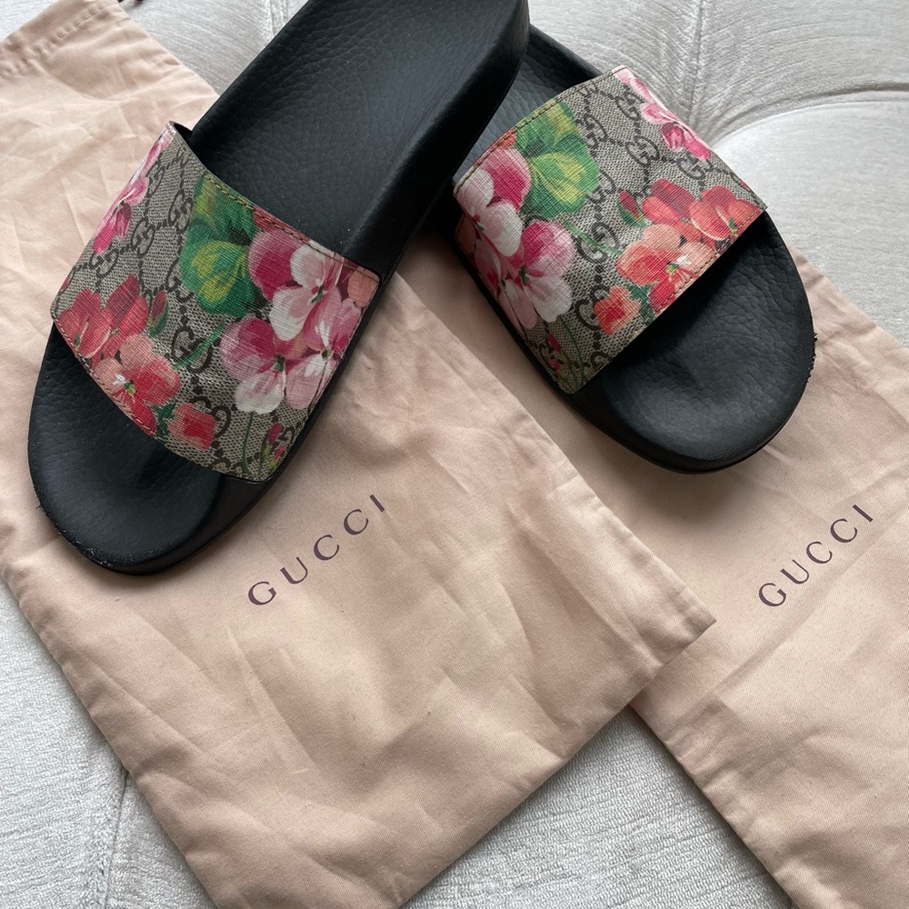 GUCCI GG Blooms Supreme Floral Slides Sandal.  Authentic